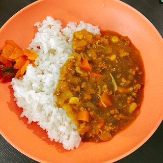 ひき肉とサラダチキンの変わり種カレー☆